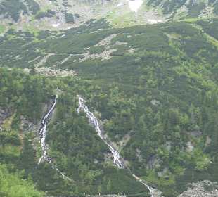 Meerauge und Wasserfall