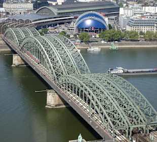 Blick auf die Hohenzollernbrücke vom Triangle