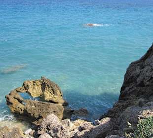 Spaziergang am Felsenstrand in Rhodos!