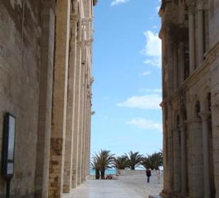 Kathedrale, Bogengang Glockenturm
