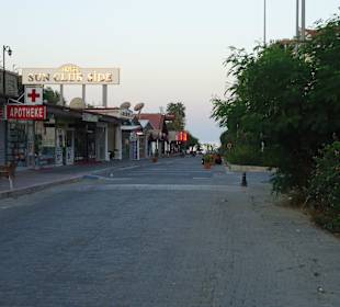 Promenade zum öff. Strand