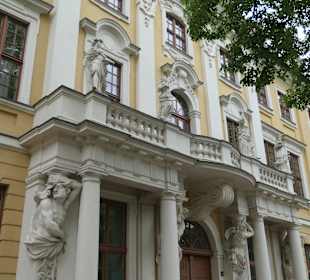 Justiz-Ministerium an der Ostseite vom Domplatz