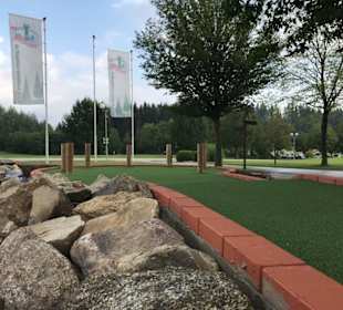 Adventure-Minigolfpark (18 Bahnen)