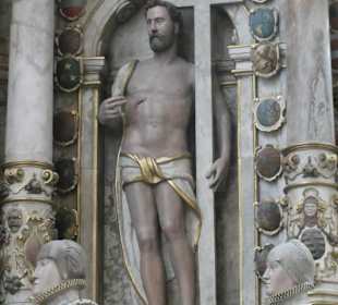 Detailansicht vom Alabaster-Epitaph in St. Moriz