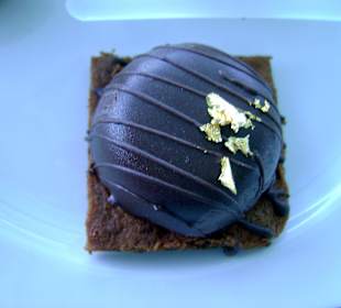 Dessert mit Blattgold