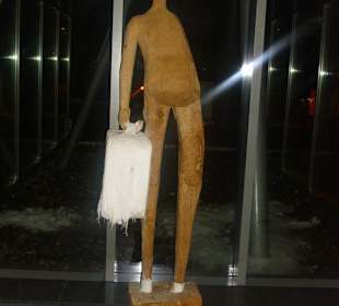 Figur im Eingang KdL