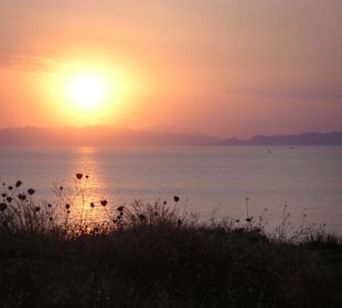 Sonnenuntergang mit Blick auf die Türkei