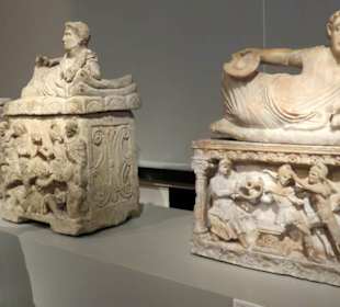 Etruskische Asche-Urnen, ca. 450 v.Chr.