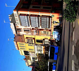 Im Kreisverkehr Häuser