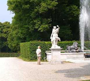 Marmorstatue vor Schloss Herrenchiemsee