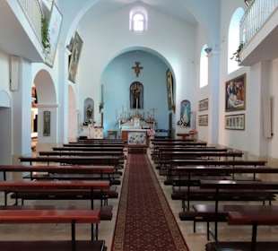 Blick in das Langhaus der Kirche