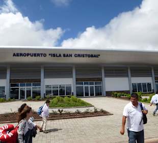 Fronansicht des Flughafens