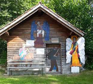Engelplatz in Ayrhof neben der Filialkirche
