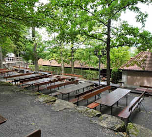 Blick auf die Sitzplätze des Herrmann-Kellers