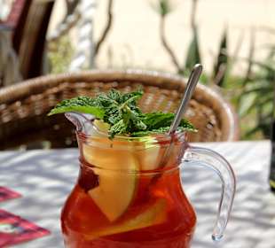 Rose Sangria mit toller Aussicht.