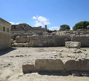 Еще кносские развалины