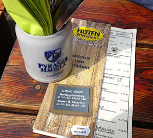 Speisekarte und "Werkzeugkasten" auf der Terrasse