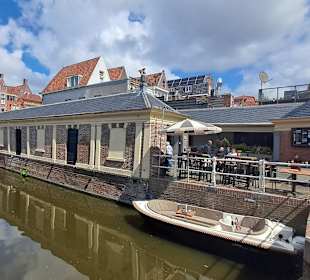 De Visbanken of Vismarkt uit 1755 in Alkmaar