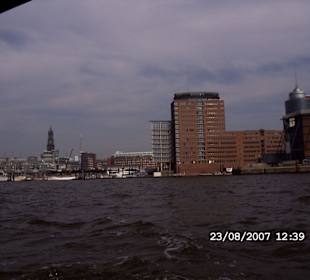 Blick von der Elbe Hamburger Hafen