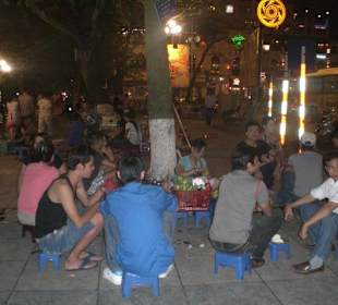 Kochen und Essen am See