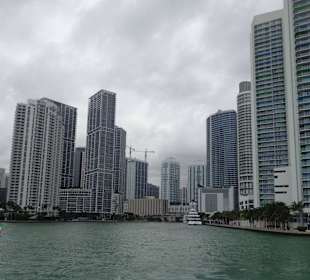 Skyline vom Wasser her