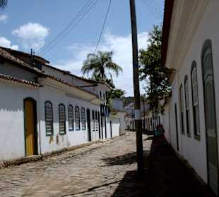 Kopfsteingepflasterte Straße in Paraty