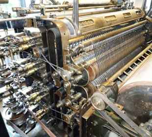 Rundgang durch die Maschinenhalle der Tuchfabrik