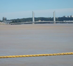 Die Hubbrücke im geöffneten Zustand