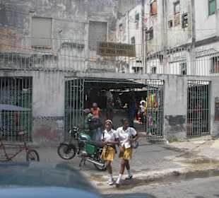 Havanna - Schülerinnen in Schuluniform