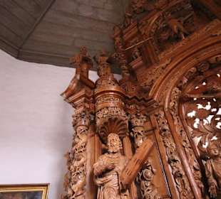 Detail geschnitzte Altarwand