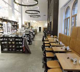 Der Bistro-Bereich bei Manufactum Bremen