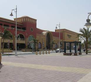 Straße vor der Esplanade