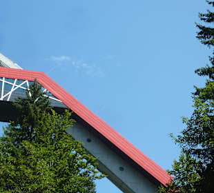 Die Heini-Klopfer-Skiflugschanze beim Freibergsee