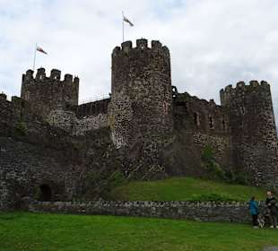 Unter der Burg gibt es einen Weg