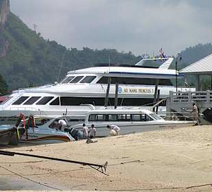 Nopharat Thara Beach - Schiffsanlegestelle