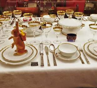 Gedeckter Ostertisch im Schaumagazin