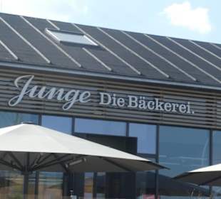 Travepromenade: Terrassencafé von Bäckerei Junge