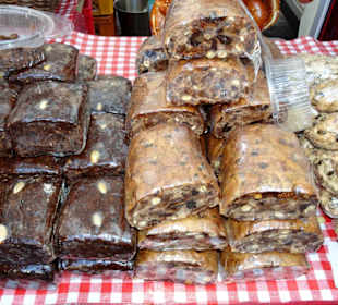 Nussbrote auf dem Grünmarkt