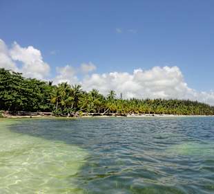 Blick zum Strand aus dem Meer