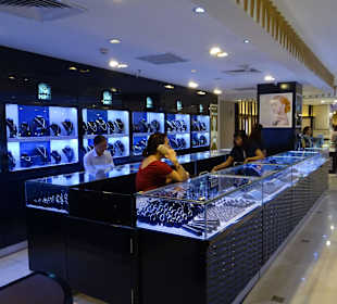 Im Shoppimgcenter unterwegs