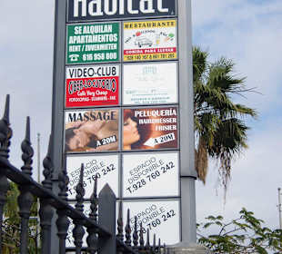 Dieses Schild steht oben an der Straße !