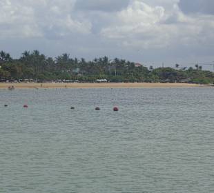 Ausblick am Strand bis nach Tanjung hin