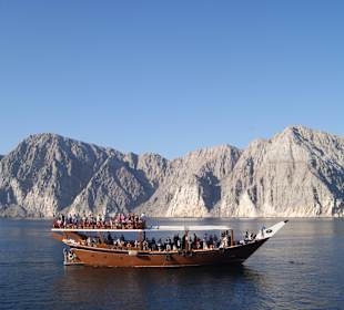 Dhau vor der Fjordwelt Omans
