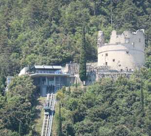 Mit dem Panorama-Schrägaufzug hoch zur Bastion