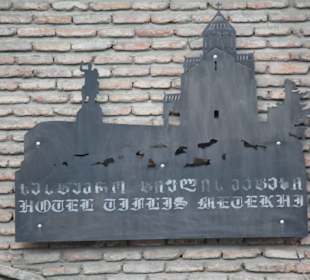 Denkmal - Wappen an einer Wand