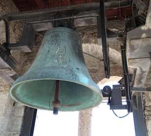 Blick auf die Glocke des Torre Apponale