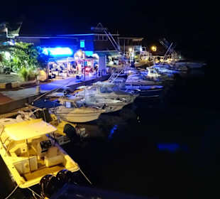 Nächtliche Stimmung am Yachthafen Saint Gilles