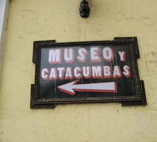 Hier geht es zu den Katakomben