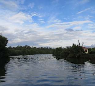 Flussfahrt direkt vor dem Club Hotel Dolphin mit Haralds Boo