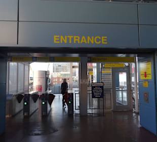 Eingang zur Mono Rail